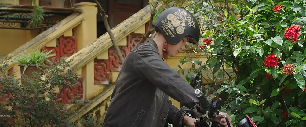 Nhưng cô mới chỉ ngờ ngợ thấy anh chàng này quen quen. Nhưng cô mới chỉ ngờ ngợ thấy anh chàng này quen quen.