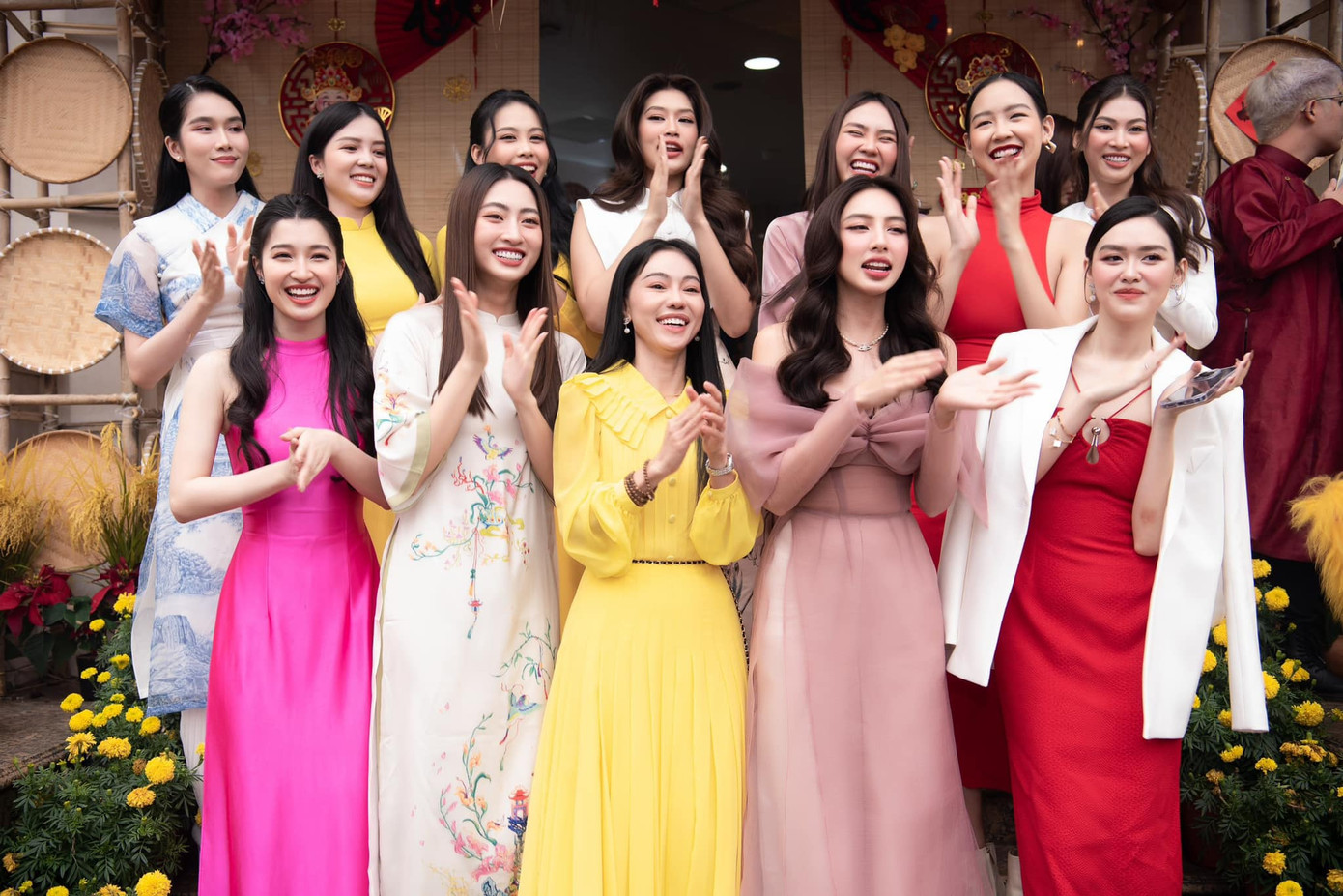 Đỗ Thị Hà vắng mặt trong buổi gặp gỡ đầu năm của công ty Sen Vàng.