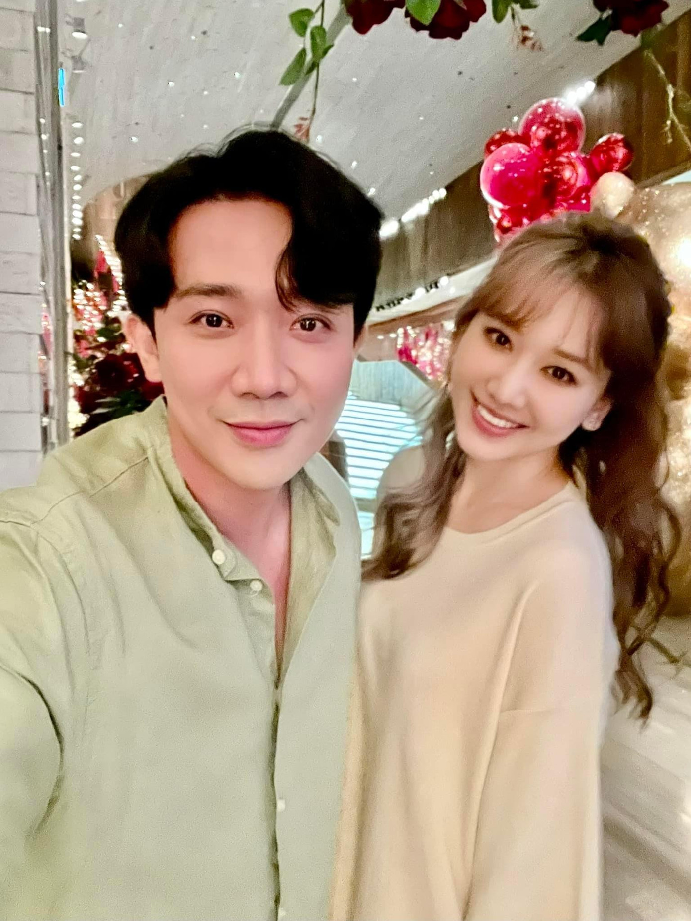 Trấn Thành và Hari Won vướng tin đồn trục trặc do ít tương tác với nhau trên mạng xã hội. Trấn Thành và Hari Won vướng tin đồn trục trặc do ít tương tác với nhau trên mạng xã hội.