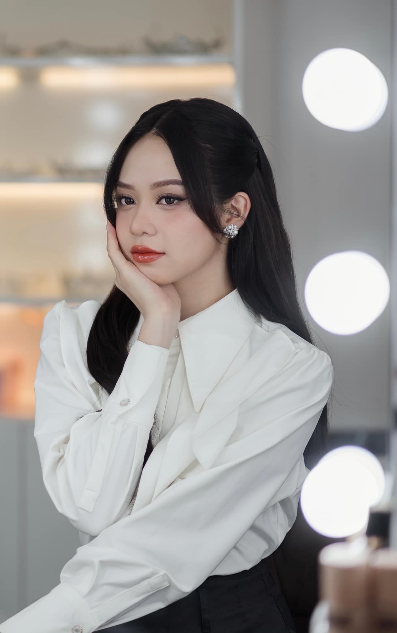 Thanh Thủy được khen xinh đẹp hơn sau khi đăng quang. Thanh Thủy được khen xinh đẹp hơn sau khi đăng quang.