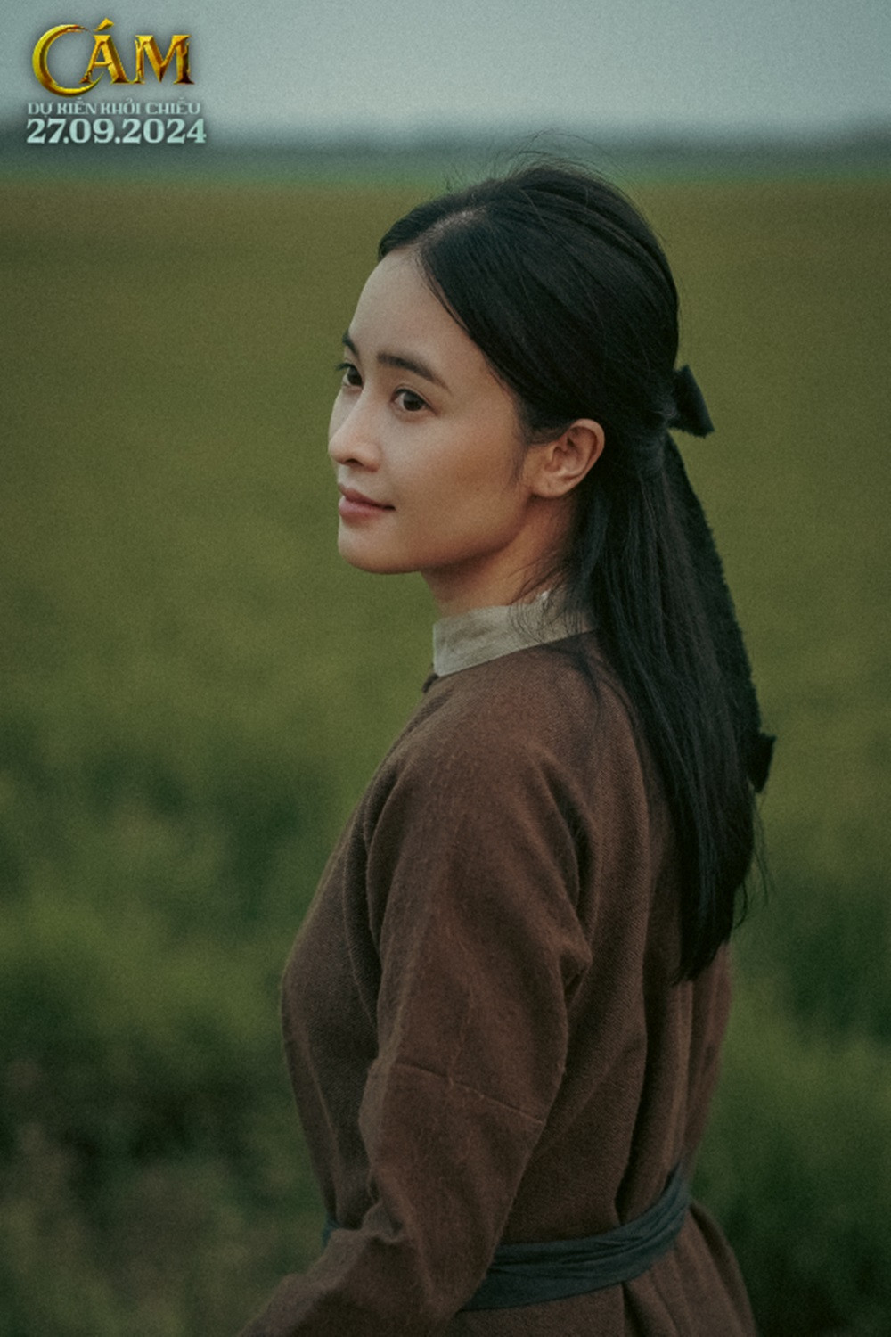 Cô Tấm mặc đồ đơn giản đằm thắm. Cô Tấm mặc đồ đơn giản đằm thắm.