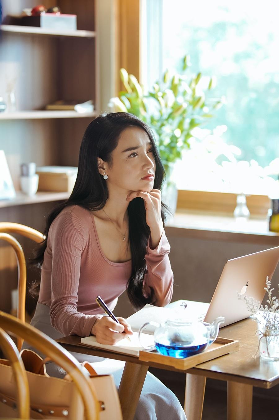 Sự việc của Nhã Phương đang gây xôn xao.