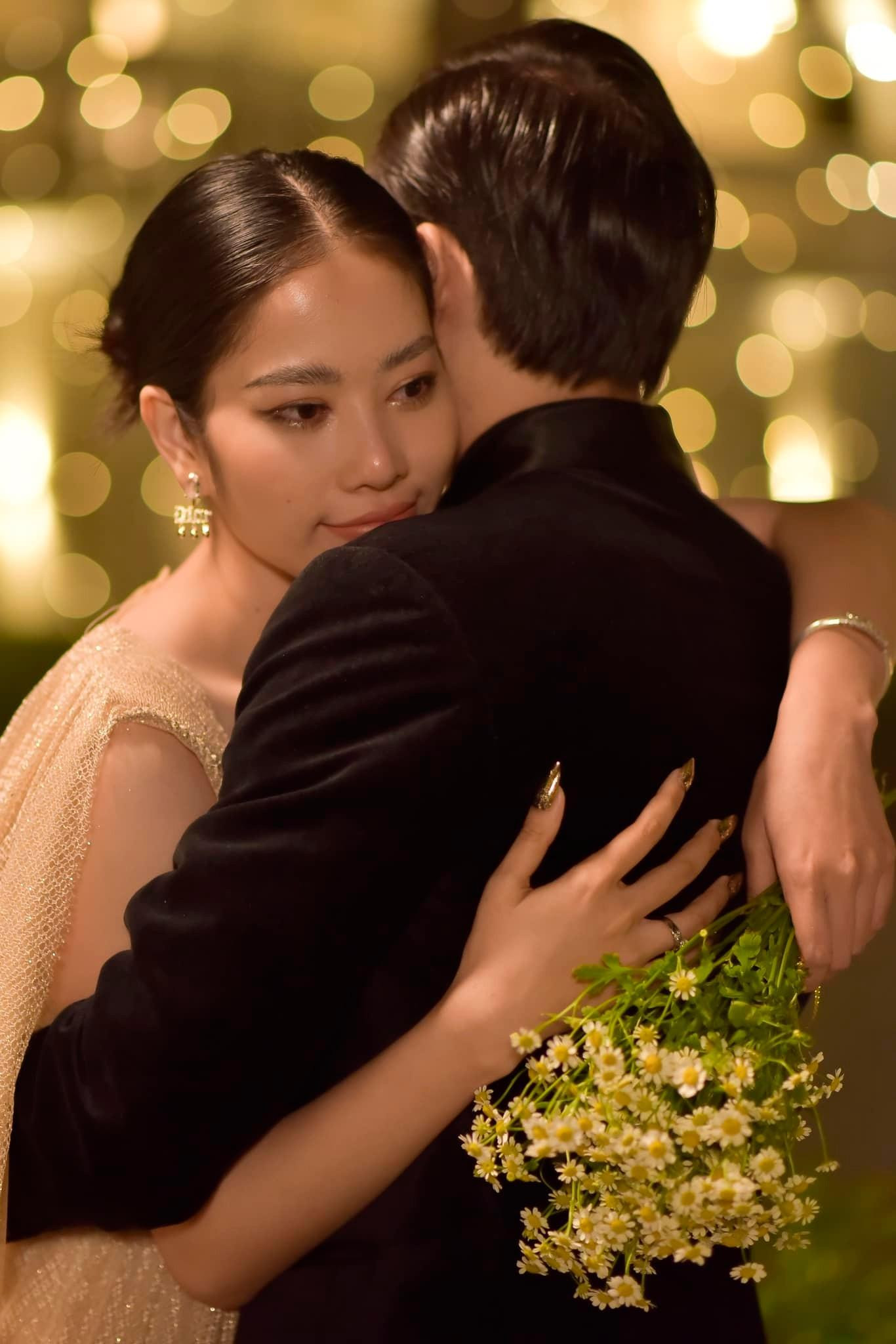 Nam Em cho rằng cô chưa từng bảo muốn lấy Bạch Công Khanh làm chồng Nam Em cho rằng cô chưa từng bảo muốn lấy Bạch Công Khanh làm chồng