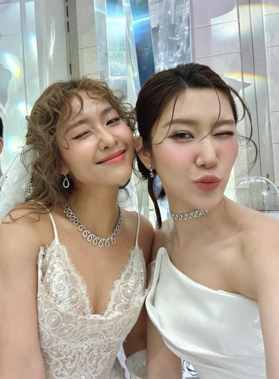 Khả Ngân và Thúy Ngân thân thiết đã nhiều năm.