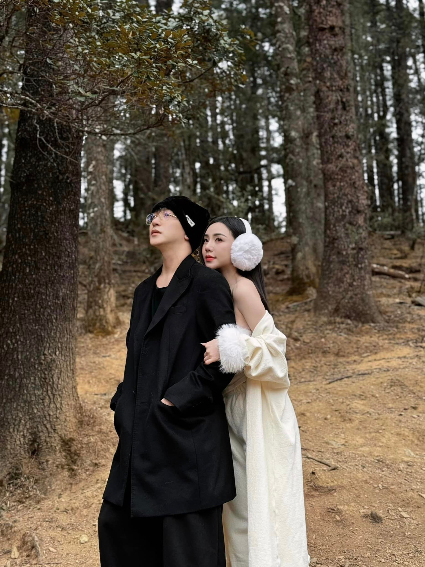 Hai người ngọt ngào như một cặp đôi thực sự.