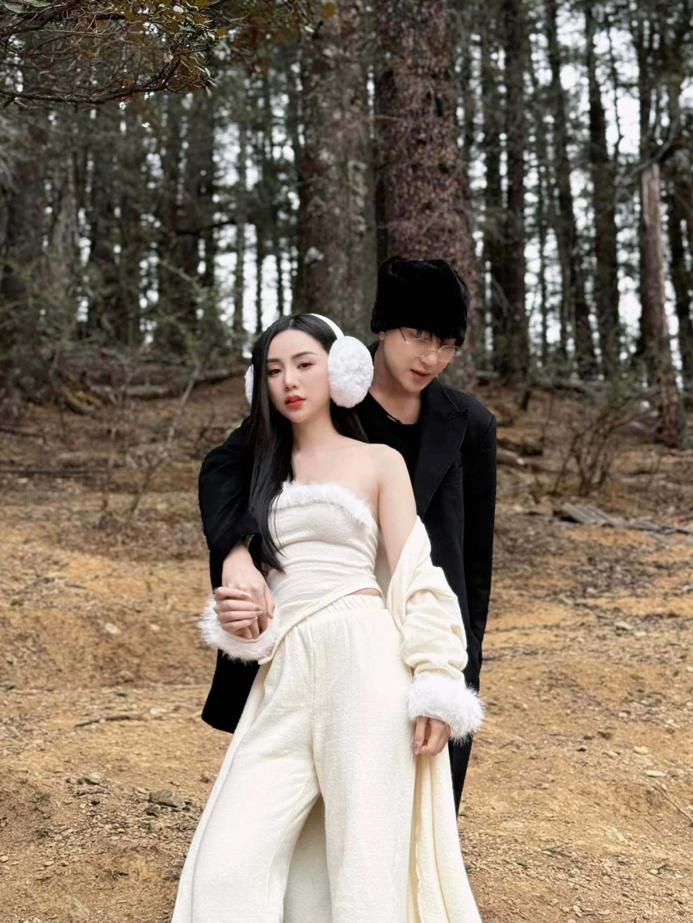 Hai người ngọt ngào như một cặp đôi thực sự.