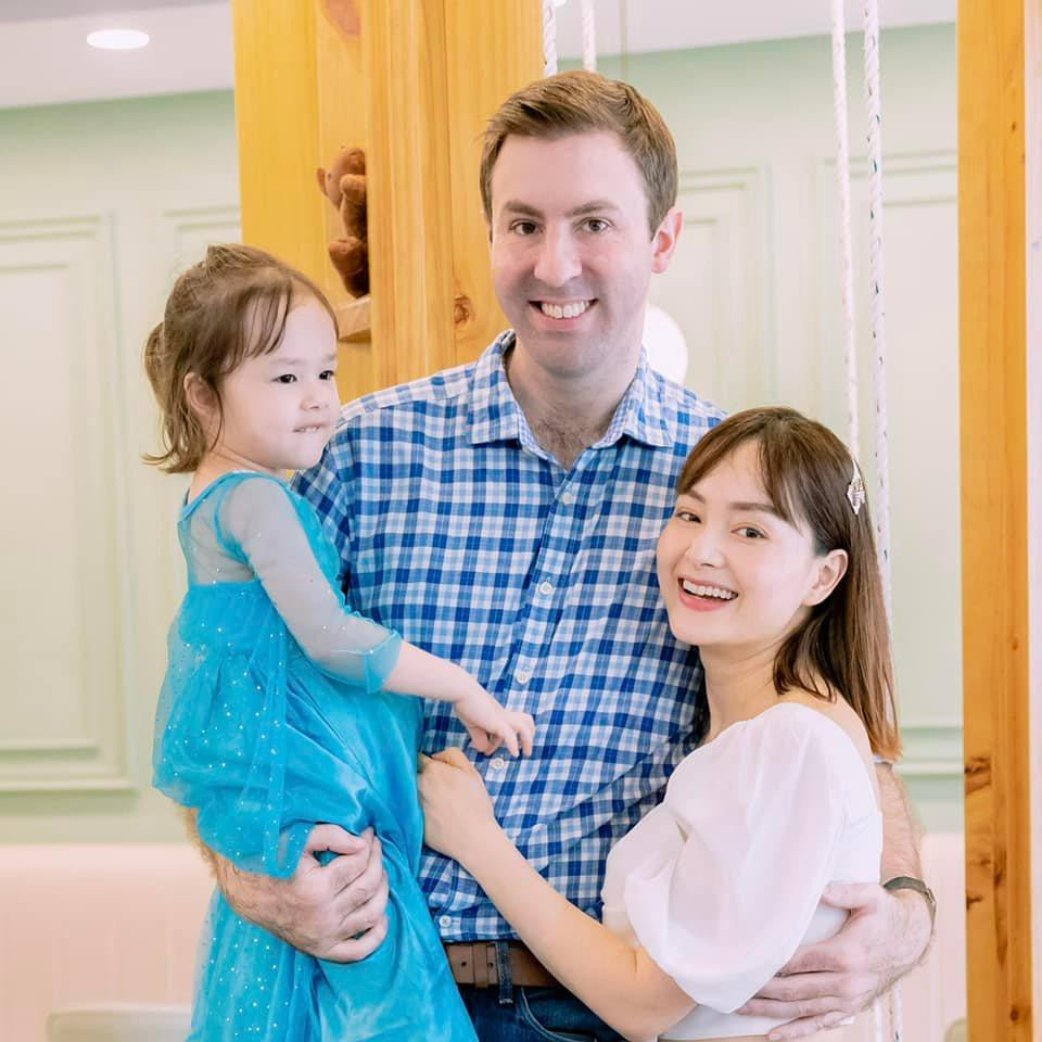 Gia đình nhỏ của Lan Phương vẫn êm ấm hạnh phúc Gia đình nhỏ của Lan Phương vẫn êm ấm hạnh phúc