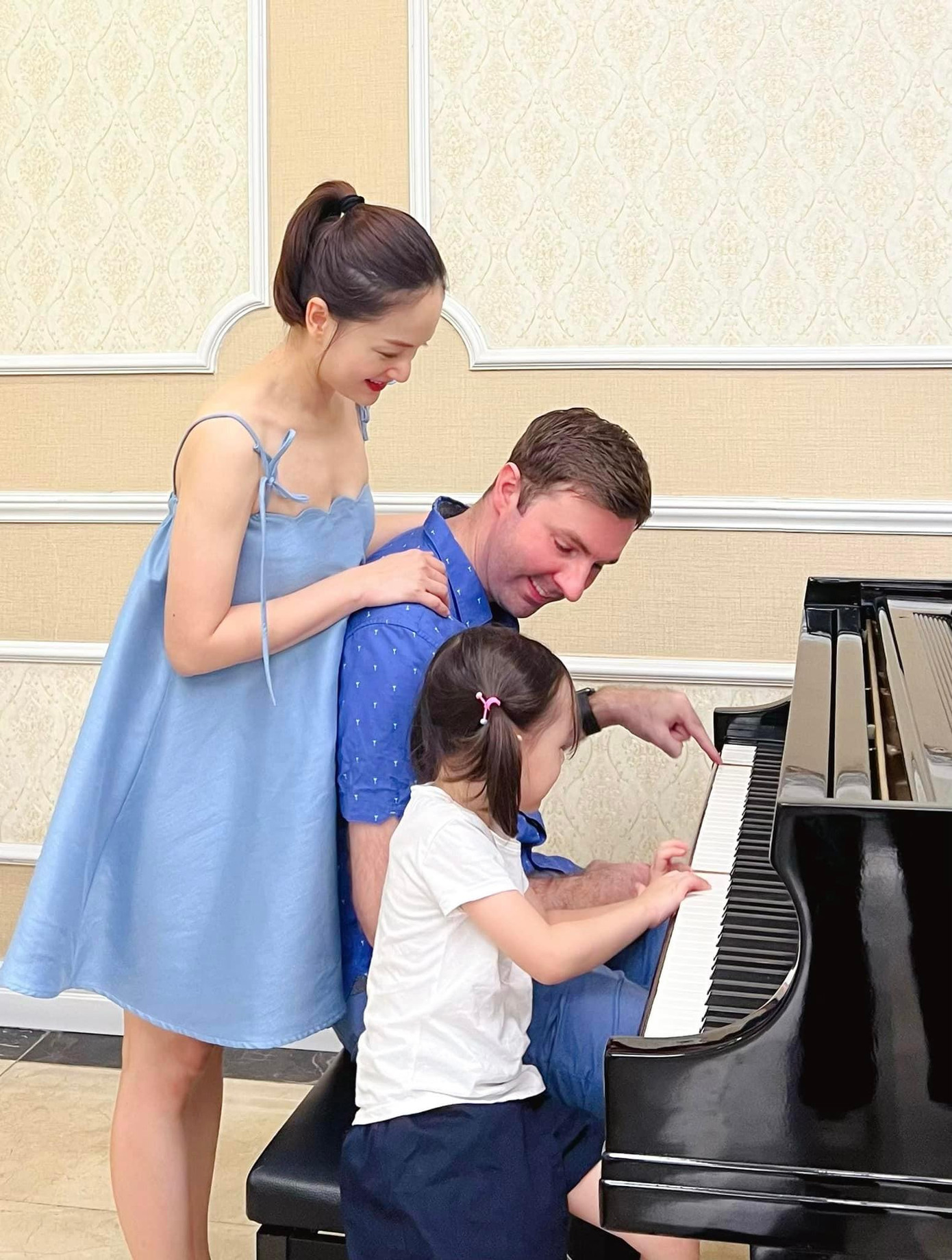 Lan Phương đang có một gia đình hạnh phúc được nhiều người ngưỡng mộ Lan Phương đang có một gia đình hạnh phúc được nhiều người ngưỡng mộ