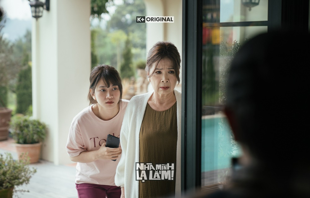 Nhân vật của cô có tạo hình đơn giản, khác hẳn Lê Bống ngoài đời. Nhân vật của cô có tạo hình đơn giản, khác hẳn Lê Bống ngoài đời.