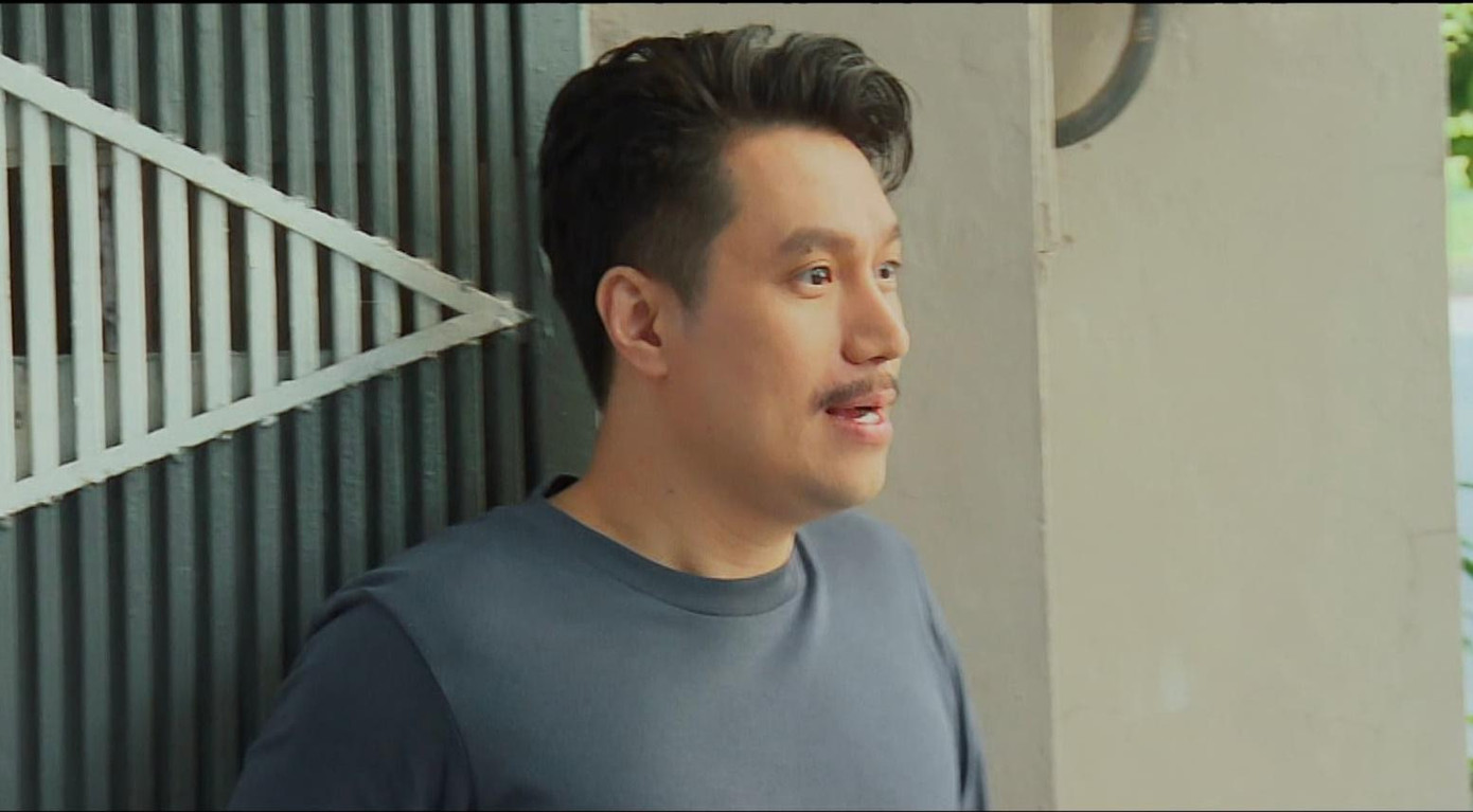 Việt Anh chịu nhiều đau đớn vì lớp keo gắn râu Việt Anh chịu nhiều đau đớn vì lớp keo gắn râu