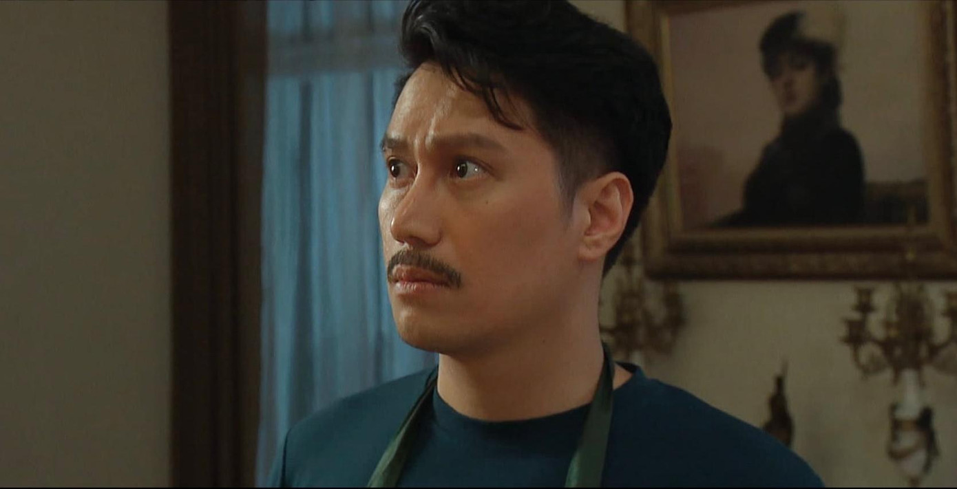 Nam diễn viên tự nguyện gắn râu cho tạo hình già dặn hơn Nam diễn viên tự nguyện gắn râu cho tạo hình già dặn hơn