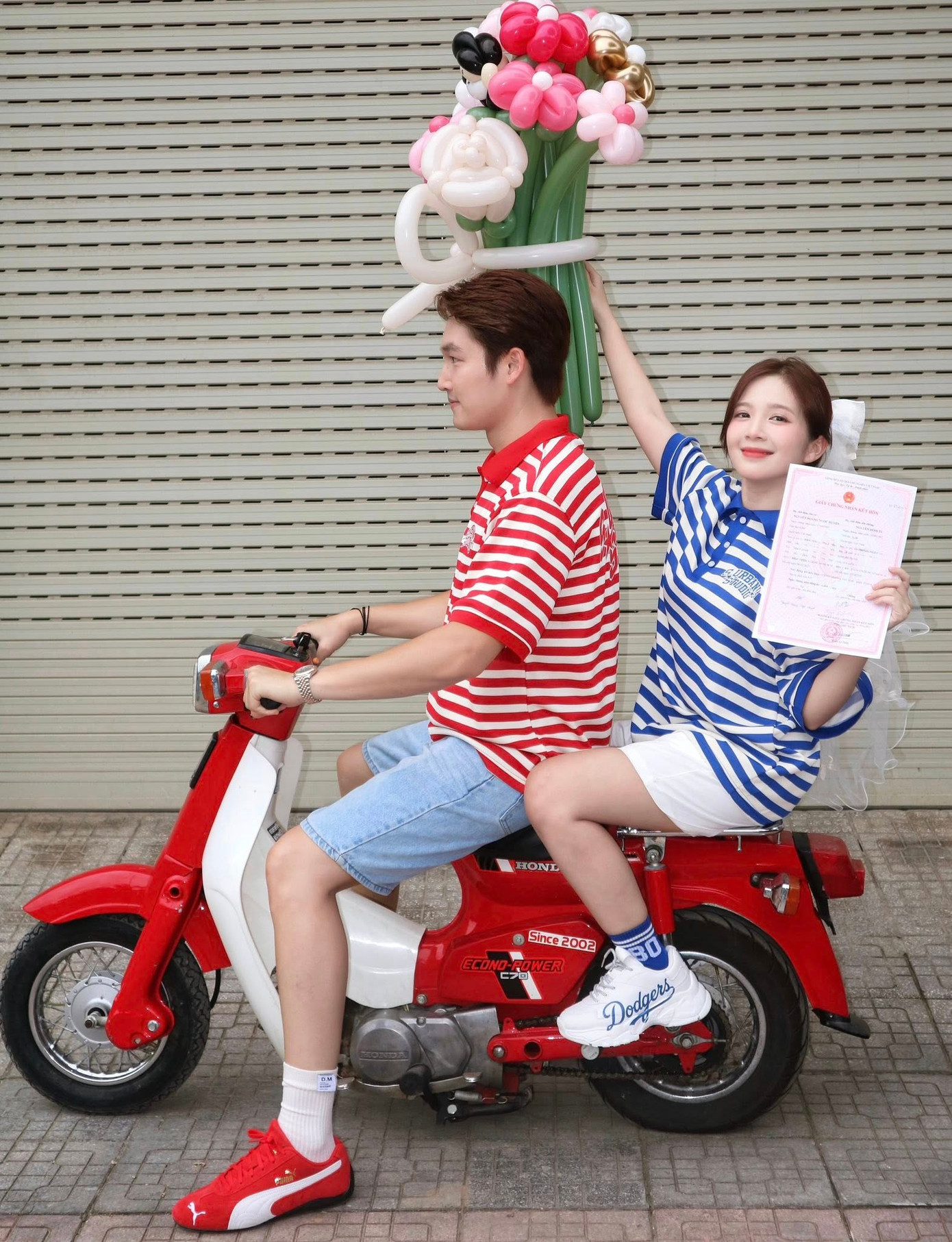 Cặp đôi đã chính thức trở thành vợ chồng. Cặp đôi đã chính thức trở thành vợ chồng.