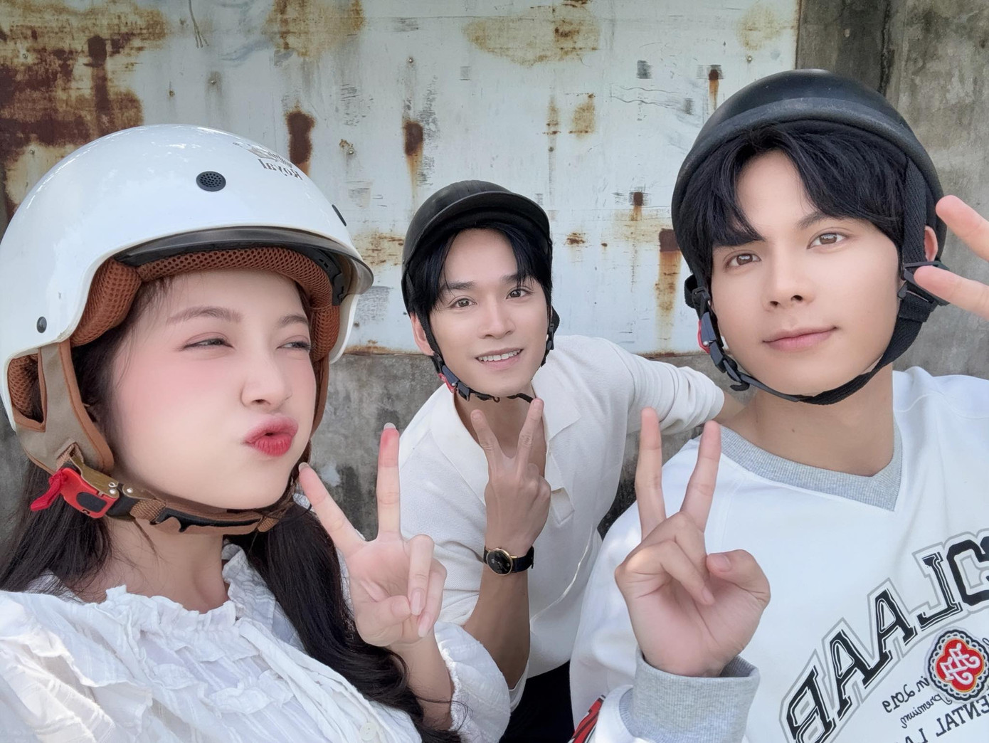 Khách mời phía cô dâu toàn mỹ nam có tiếng. Khách mời phía cô dâu toàn mỹ nam có tiếng.