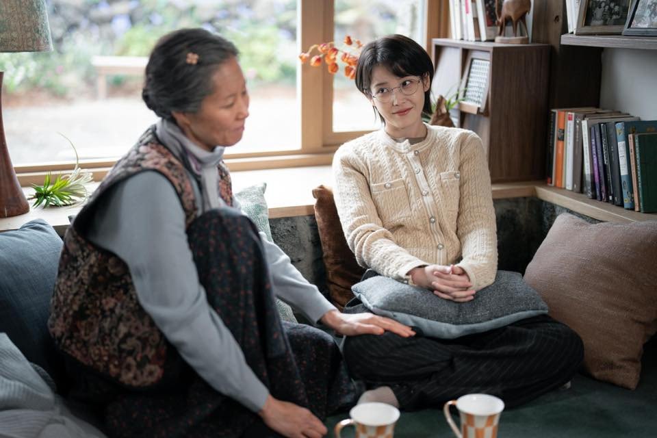 IU đã cố gắng hết sức với hai vai diễn trong phim.