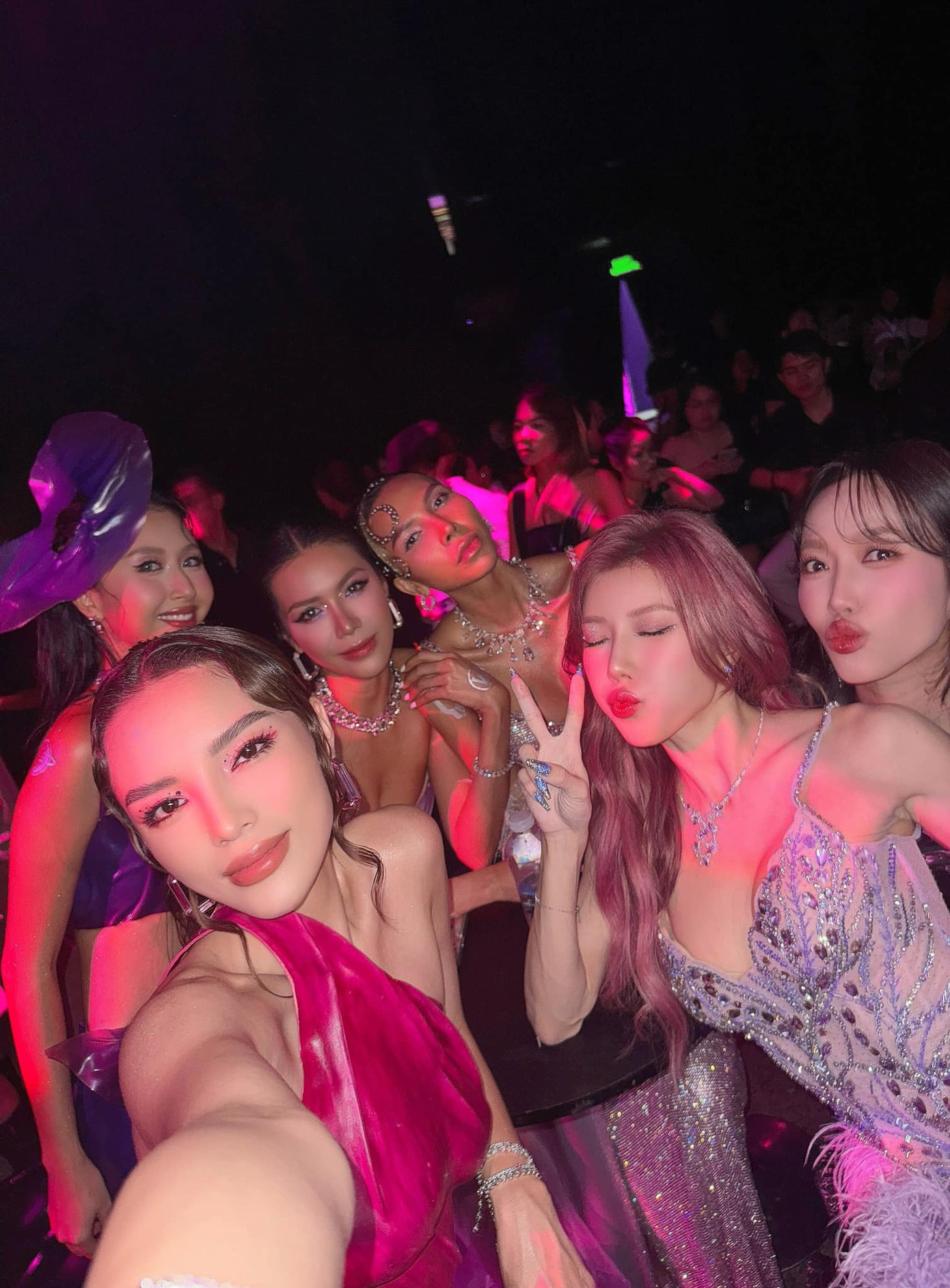 Hai người tưởng đã tái hợp khi cùng xuất hiện trong một khung hình.