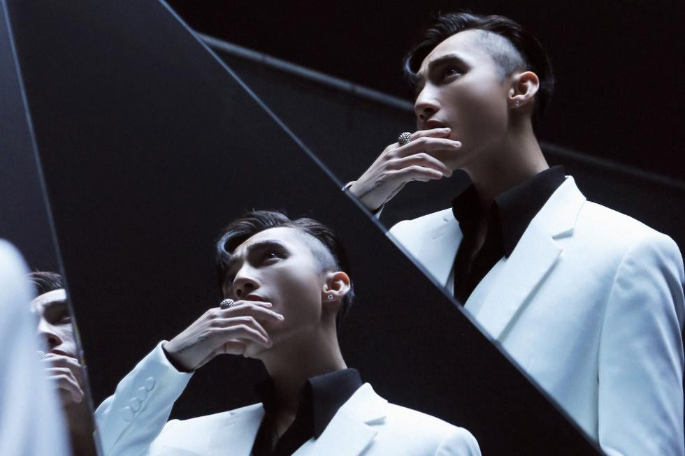 Sơn Tùng nâng tầm bản Rap khi sử dụng gần 50% tiếng Anh trong Skyler.