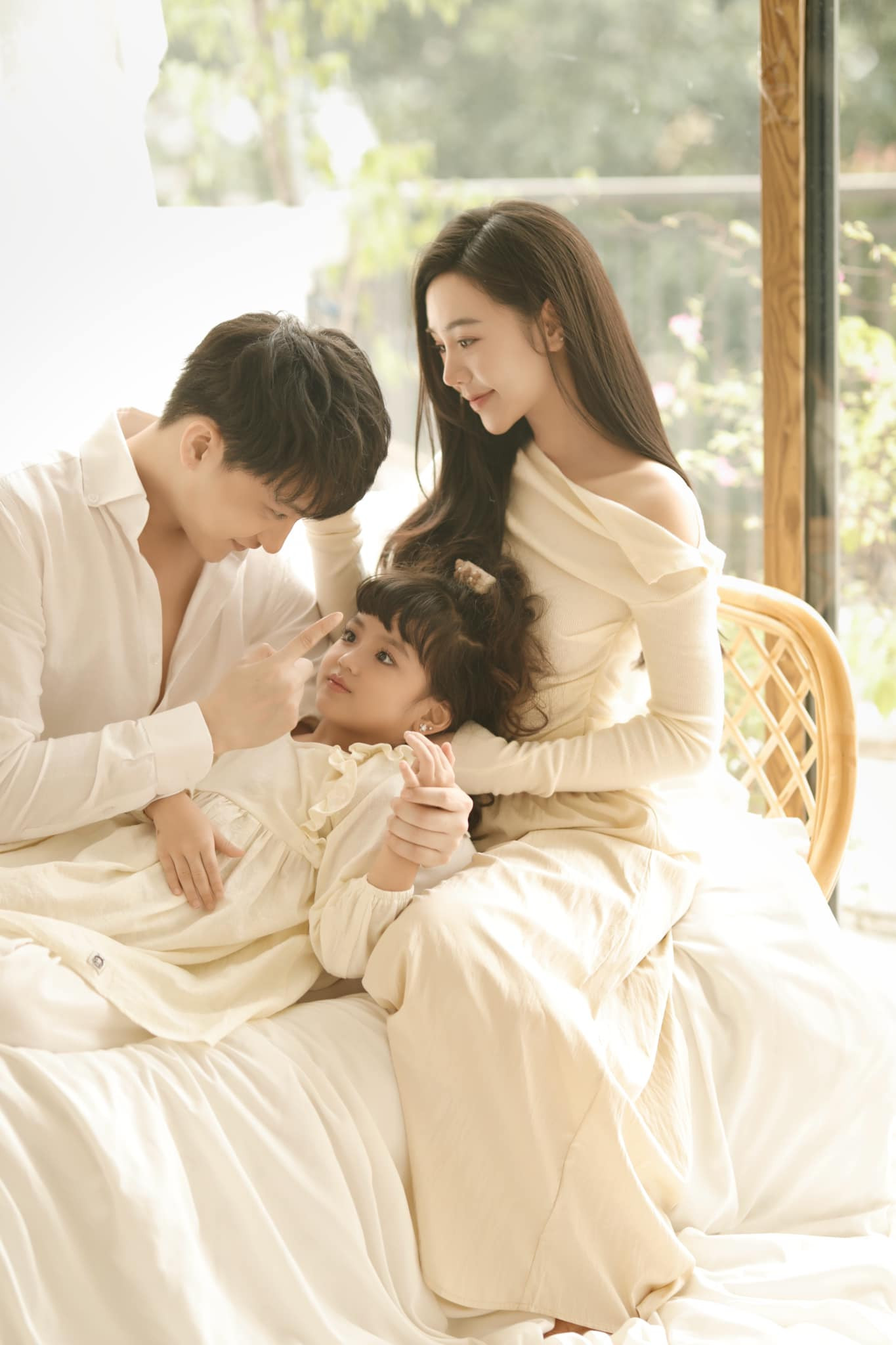 Gia đình nhỏ của Tùng và Nguyệt đã tan vỡ. Gia đình nhỏ của Tùng và Nguyệt đã tan vỡ.