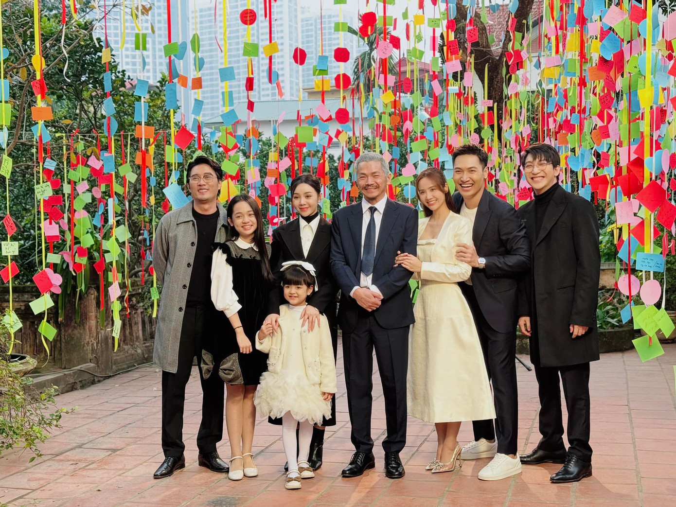 Tùng rất bình thản khi thấy vợ cũ đi bên người đàn ông khác. Tùng rất bình thản khi thấy vợ cũ đi bên người đàn ông khác.