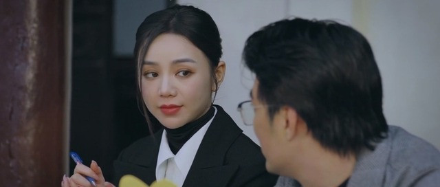 Nguyệt không còn né tránh giám đốc Giang. Nguyệt không còn né tránh giám đốc Giang.