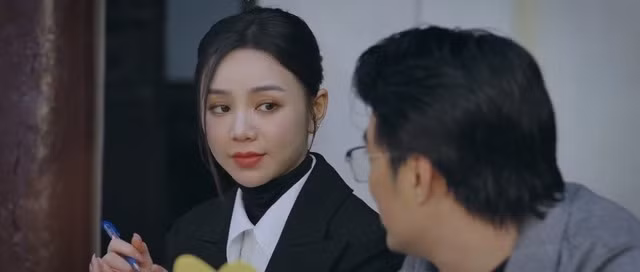 Nguyệt không còn né tránh giám đốc Giang.