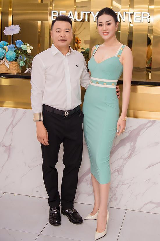 Phương Oanh gặp rắc rối khi lộ chuyện hẹn hò với Shark Bình.