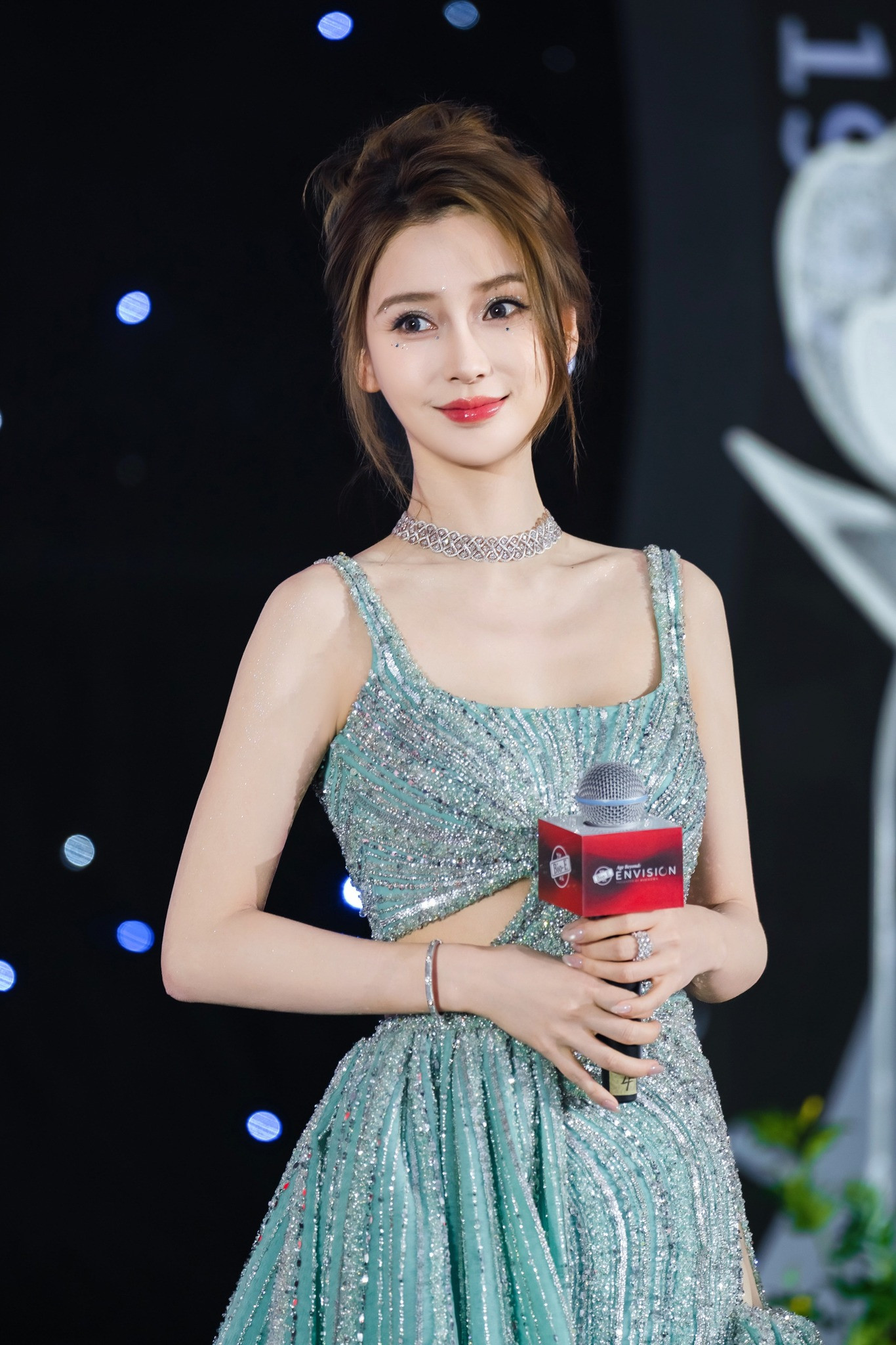 Nữ diễn viên gầy gò, hốc hác thấy rõ trong thời gian gần đây. Nữ diễn viên gầy gò, hốc hác thấy rõ trong thời gian gần đây.