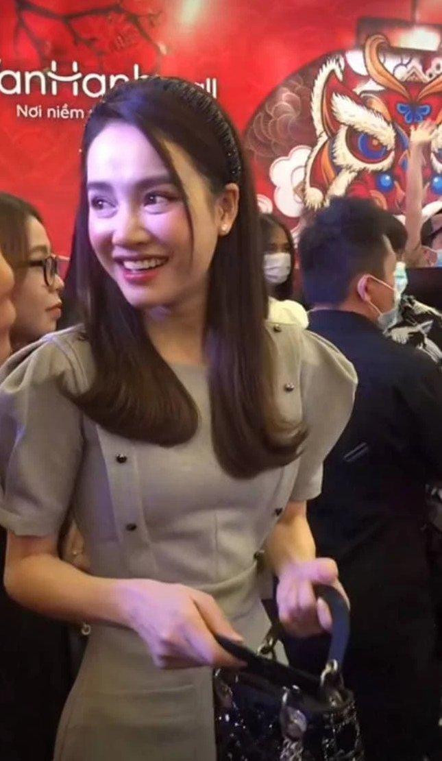 Nhã Phương nhiều lần lộ nếp nhăn Nhã Phương nhiều lần lộ nếp nhăn