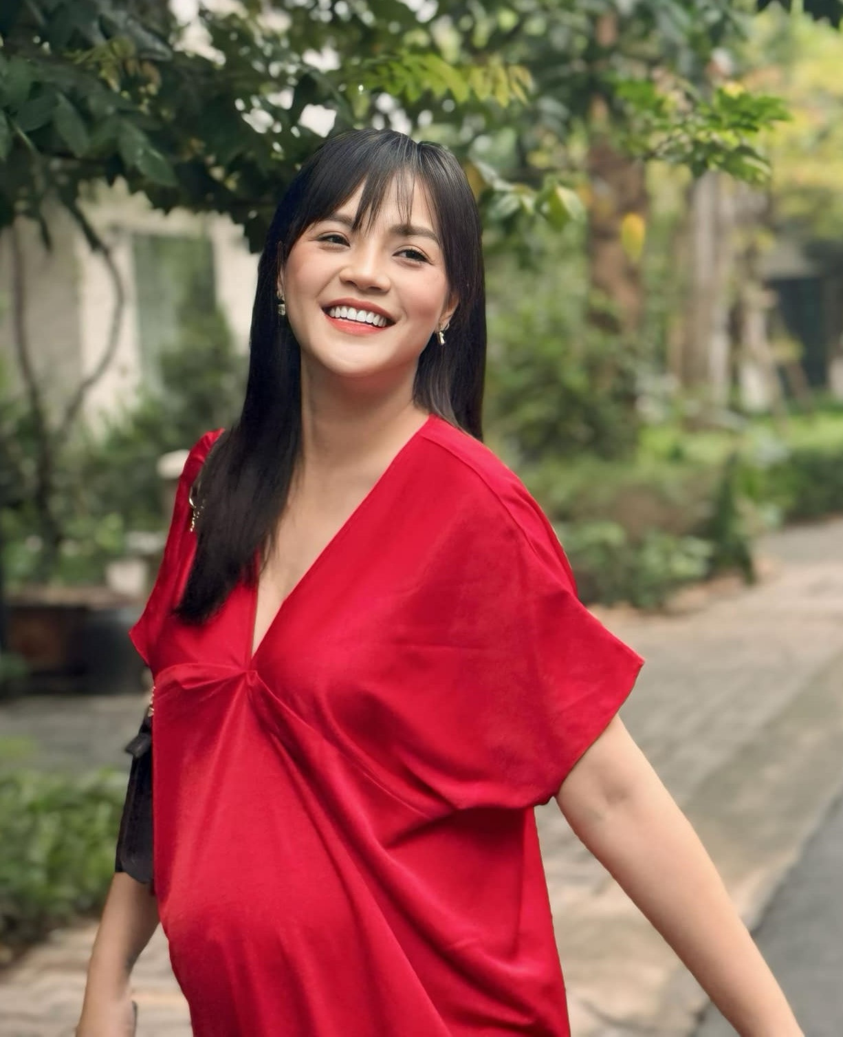 Thu Quỳnh, Phương Oanh đều sắp sinh con. Thu Quỳnh, Phương Oanh đều sắp sinh con.