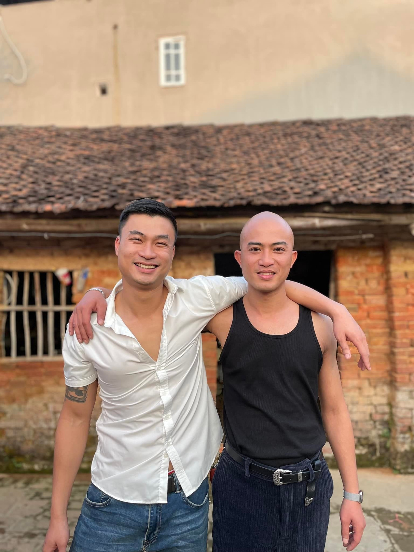 Doãn Quốc Đam, Duy Hưng thân nhau từ trên phim đến ngoài đời. Doãn Quốc Đam, Duy Hưng thân nhau từ trên phim đến ngoài đời.