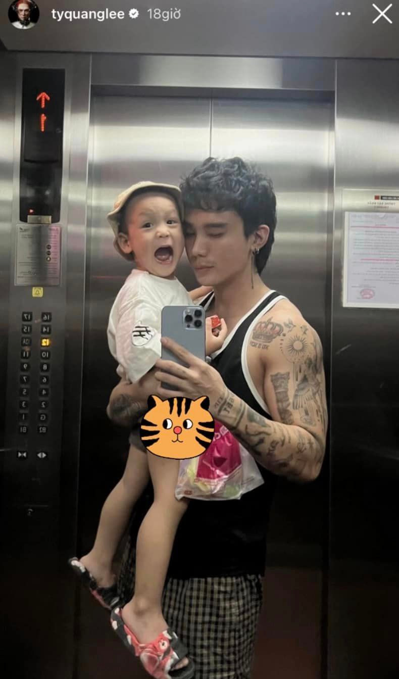 Những bức ảnh khiến netizen đoán rằng Lâm Minh đã đưa con về TP.HCM. Những bức ảnh khiến netizen đoán rằng Lâm Minh đã đưa con về TP.HCM.