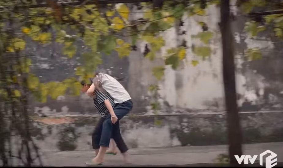Hoa đã cứu Vân Khánh khỏi cơn đau bụng nguy hiểm Hoa đã cứu Vân Khánh khỏi cơn đau bụng nguy hiểm