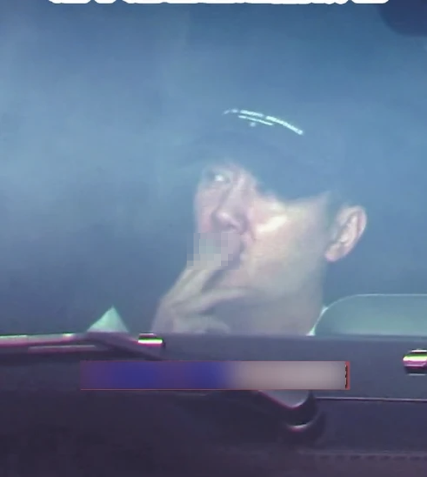 Hình ảnh buồn bã suy sụp của Phùng Thiệu Phong Hình ảnh buồn bã suy sụp của Phùng Thiệu Phong