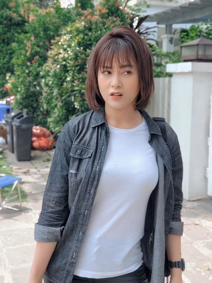 Nhiều người cho rằng nữ diễn viên không nên đáp trả quá gay gắt trên mạng xã hội