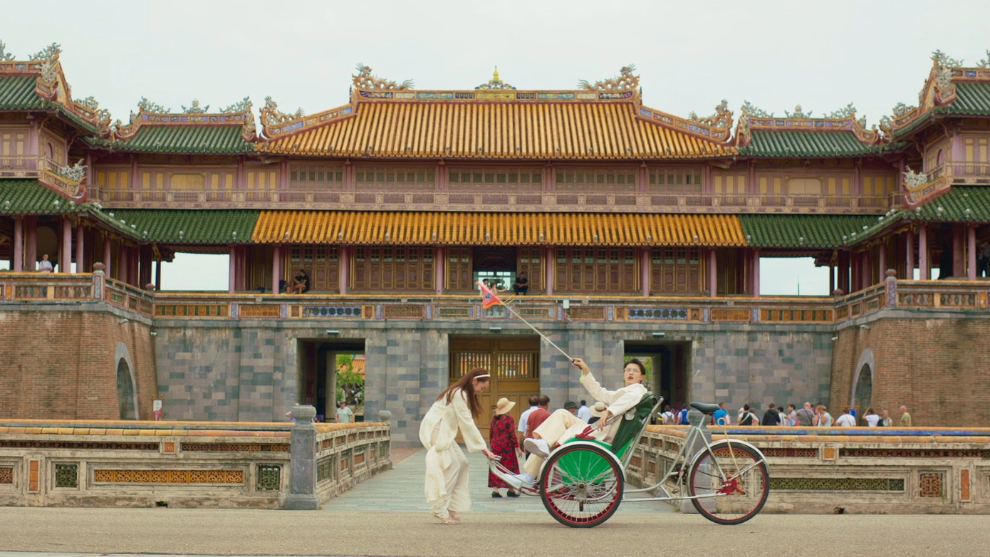 Phim còn đưa bạn chu du qua mọi miền đất nước.