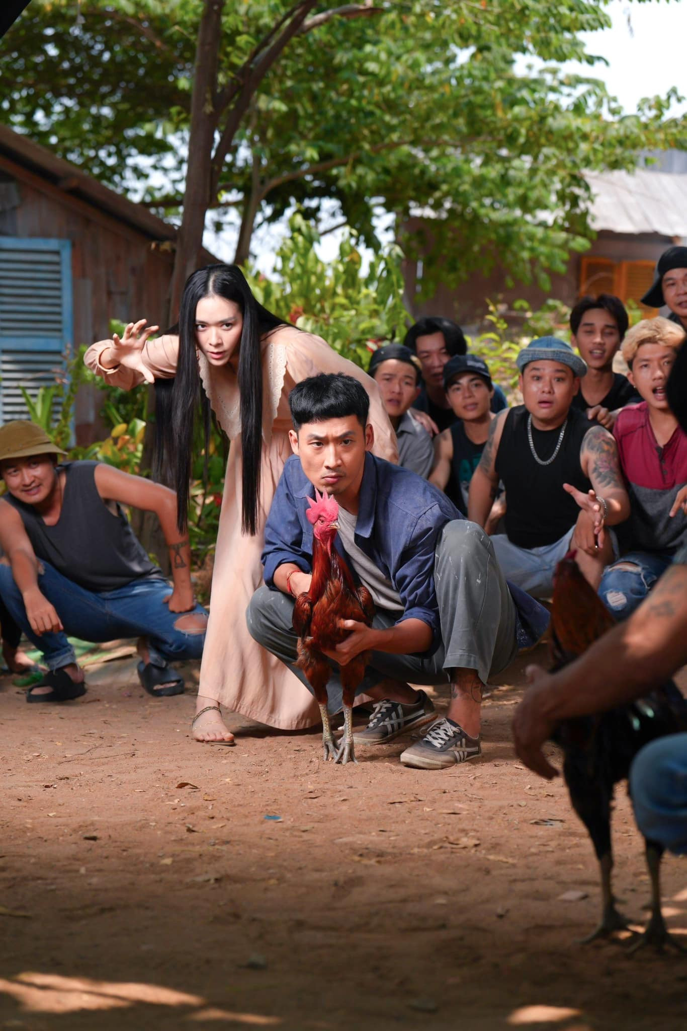 Tuấn Trần vào vai một chàng trai mê làm giàu bằng đá gà. Tuấn Trần vào vai một chàng trai mê làm giàu bằng đá gà.