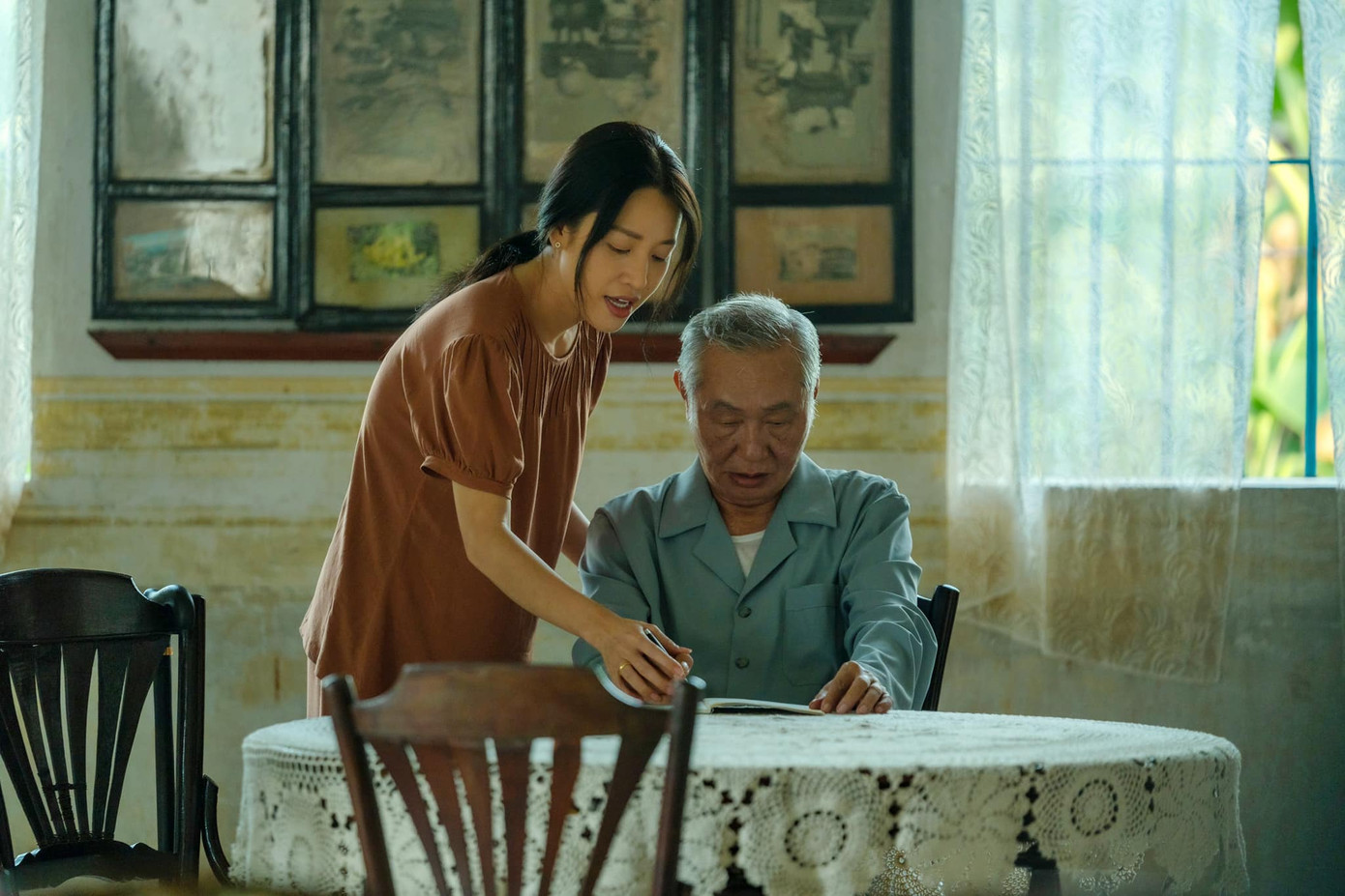 Nhân vật của Puka bị cho là cả phim mặc một chiếc áo.