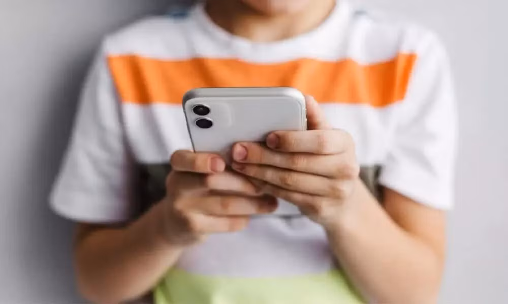Nhớ học cách bảo vệ mình trước những nguy cơ đến từ điện thoại nhé!