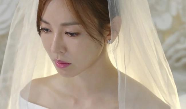 Vân Trang bản Hàn buồn thấy rõ trong đám cưới Vân Trang bản Hàn buồn thấy rõ trong đám cưới