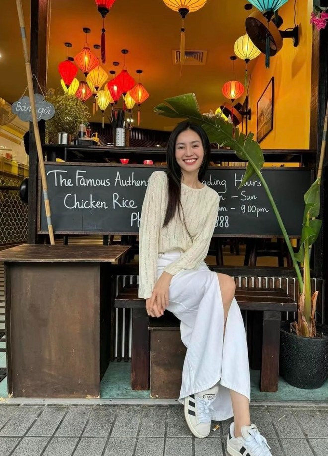 Nữ diễn viên thưởng thức món Việt trên đất Úc. Nữ diễn viên thưởng thức món Việt trên đất Úc.