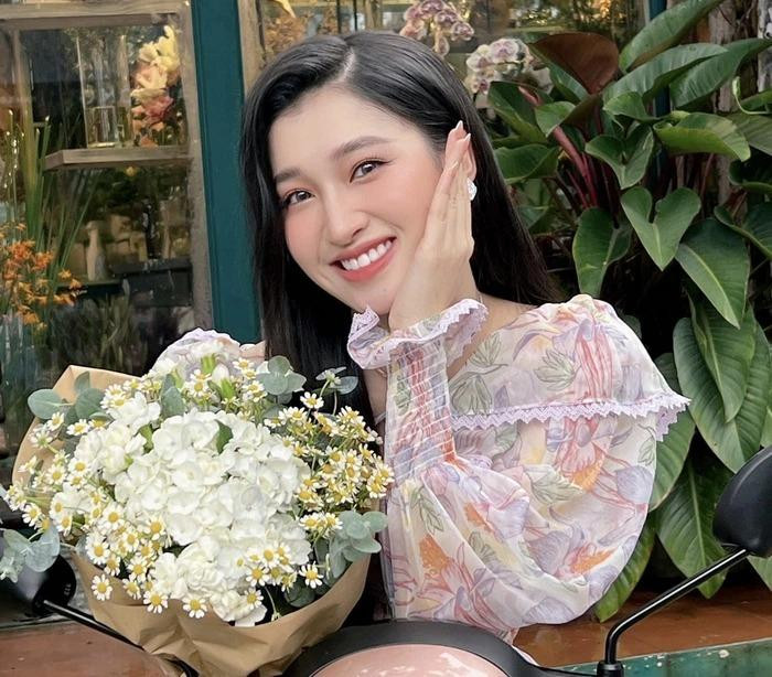 Loạt ảnh đời thường rất dễ thương của nàng hậu Loạt ảnh đời thường rất dễ thương của nàng hậu