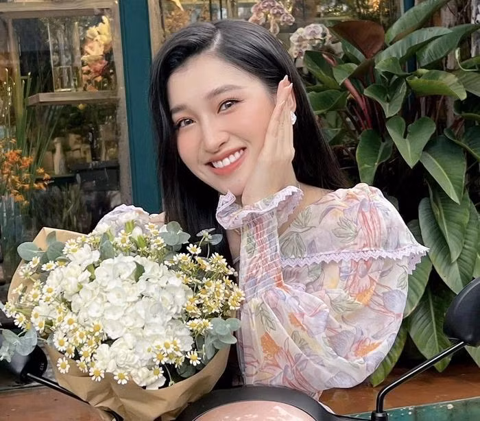 Loạt ảnh đời thường rất dễ thương của nàng hậu Loạt ảnh đời thường rất dễ thương của nàng hậu