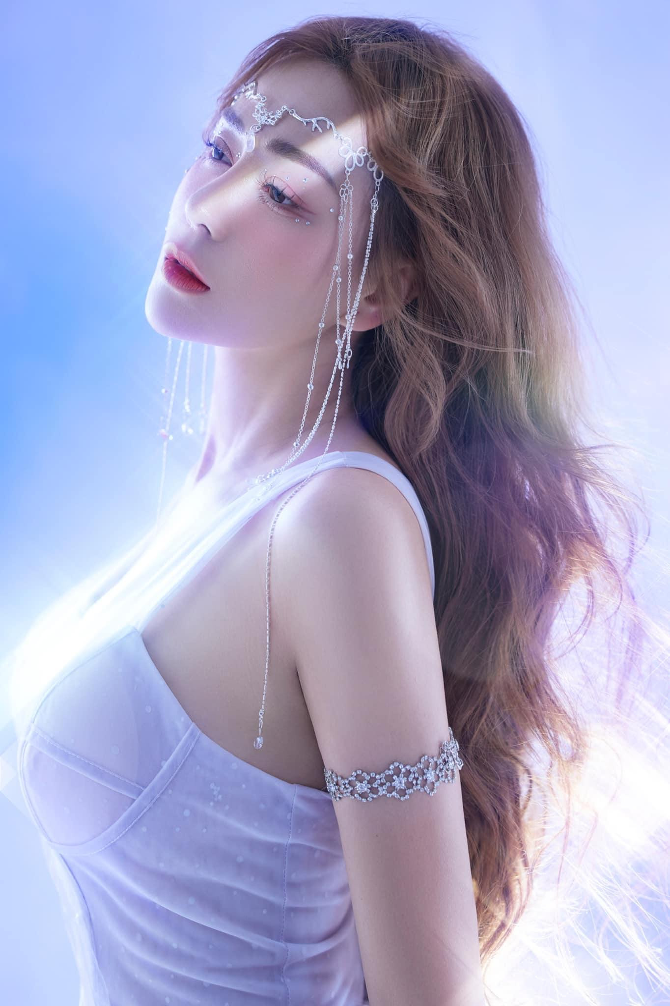 Phương Oanh quyết định khóa trang cá nhân khoảng hai tháng.