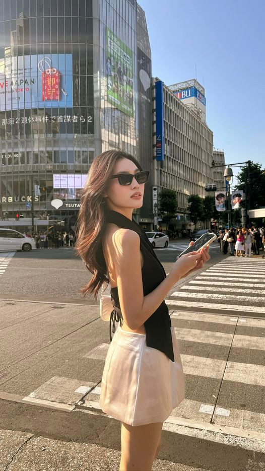 Nữ diễn viên lại vừa bay sang Nhật khiến ai cũng ngạc nhiên. Nữ diễn viên lại vừa bay sang Nhật khiến ai cũng ngạc nhiên.