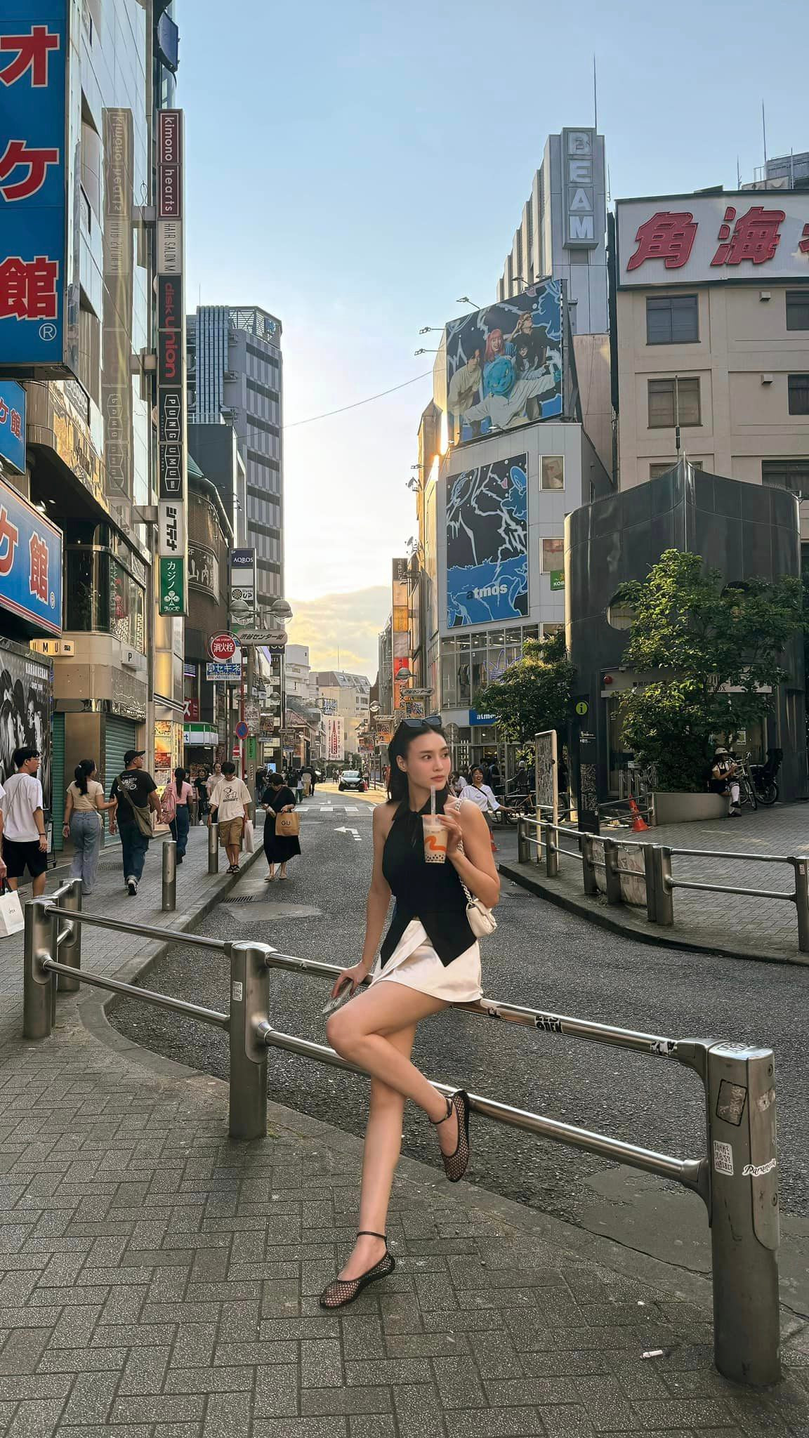 Nữ diễn viên lại vừa bay sang Nhật khiến ai cũng ngạc nhiên. Nữ diễn viên lại vừa bay sang Nhật khiến ai cũng ngạc nhiên.