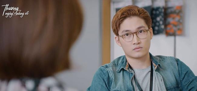 Trang quyết định ngó lơ Duy ở công ty Trang quyết định ngó lơ Duy ở công ty