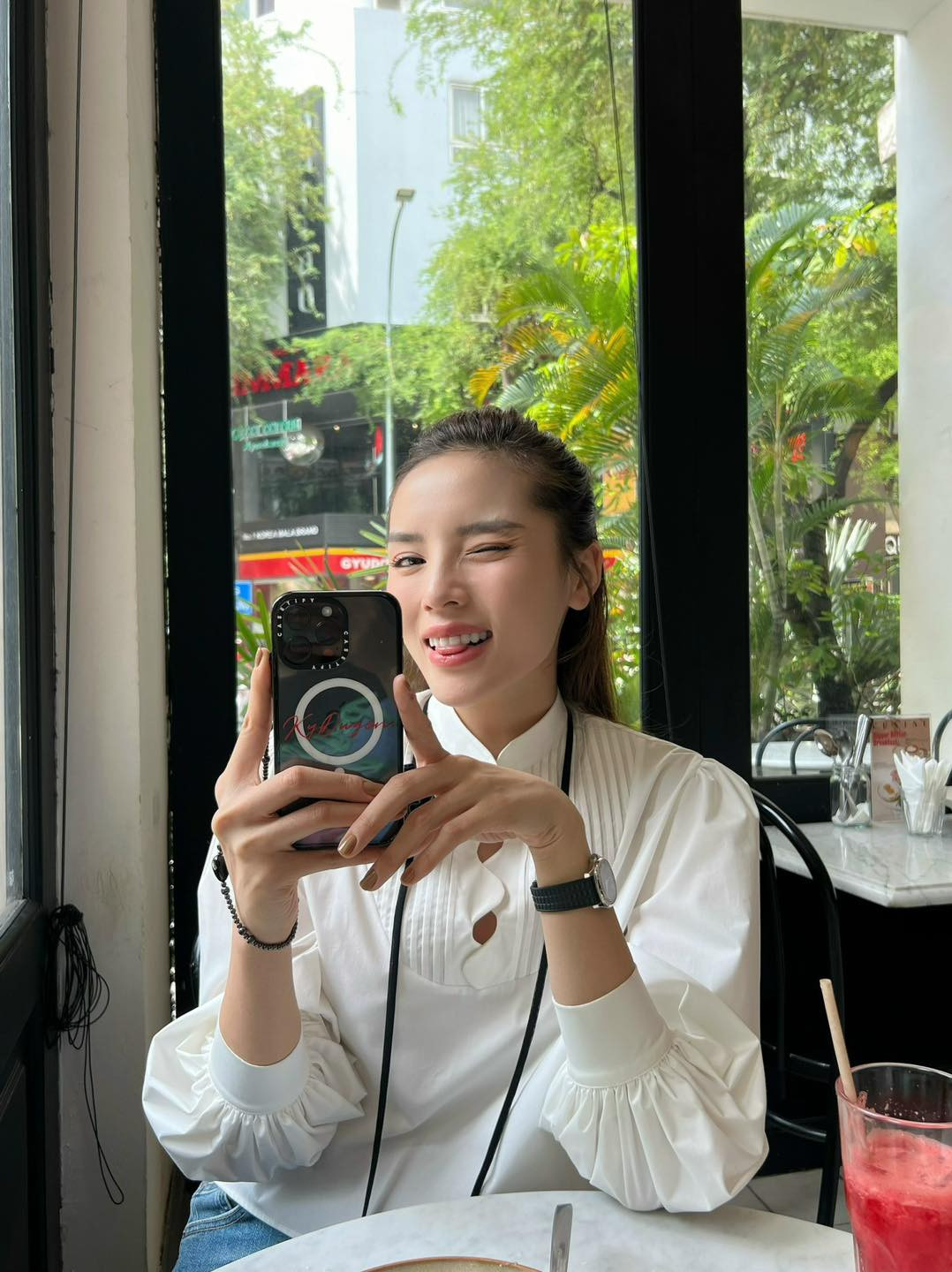 Netizen mong cả hai sẽ luôn hạnh phúc dù không còn đi chung đường.