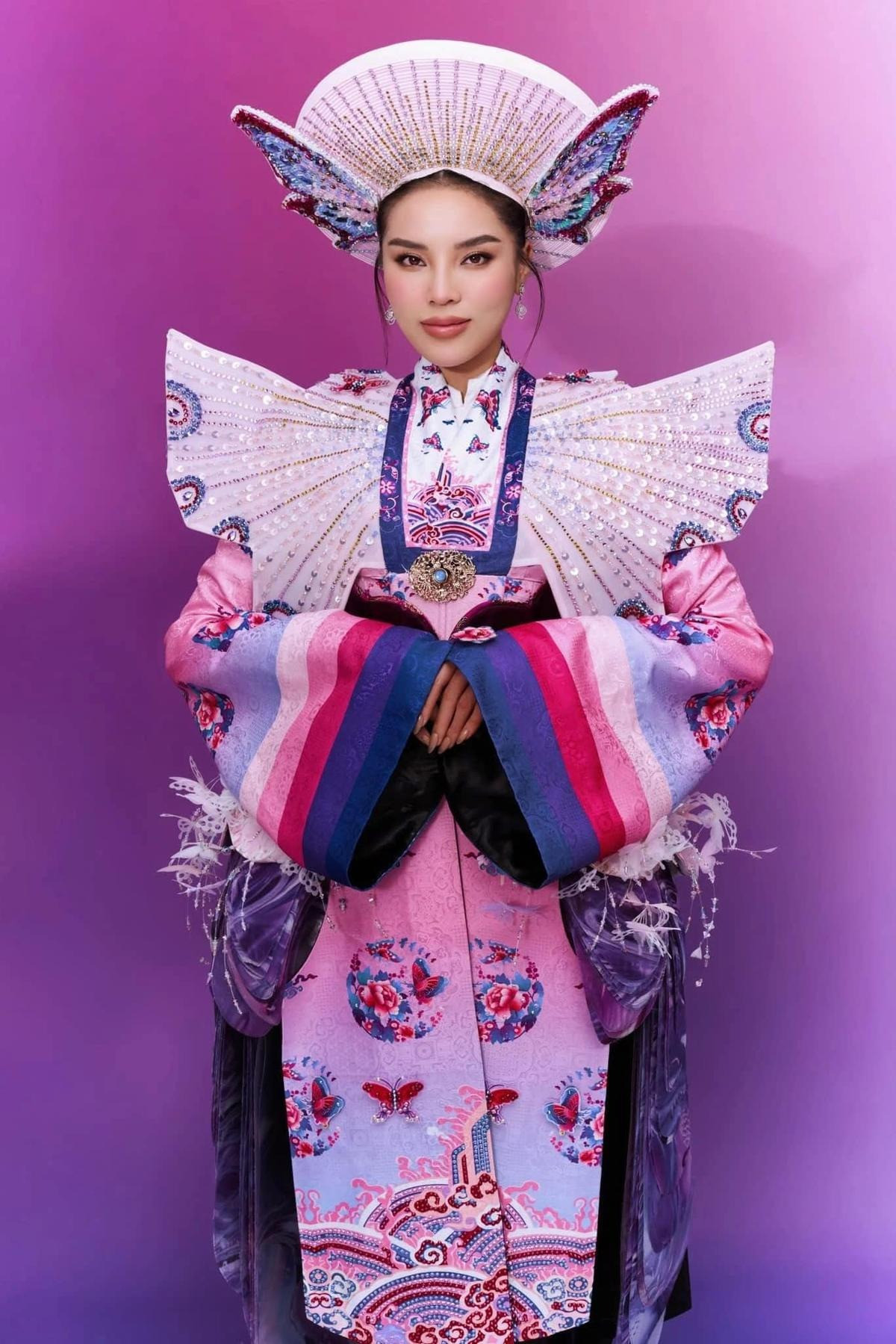 Kỳ Duyên lọt Top 3 thí sinh có Trang phục Dân tộc đẹp nhất. Kỳ Duyên lọt Top 3 thí sinh có Trang phục Dân tộc đẹp nhất.