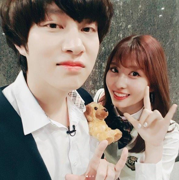 Fan của TWICE ủng hộ cặp đôi chia tay