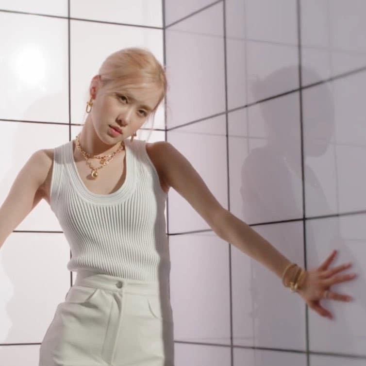 Rosé chính là cô gái “chẳng thiếu gì hết” Rosé chính là cô gái “chẳng thiếu gì hết”