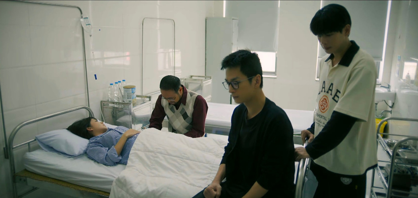 Biến cố liên tục ập đến với gia đình. Biến cố liên tục ập đến với gia đình.